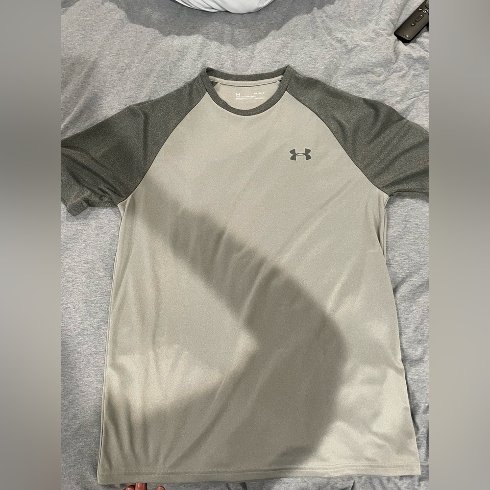 Mens medium under armor shirt